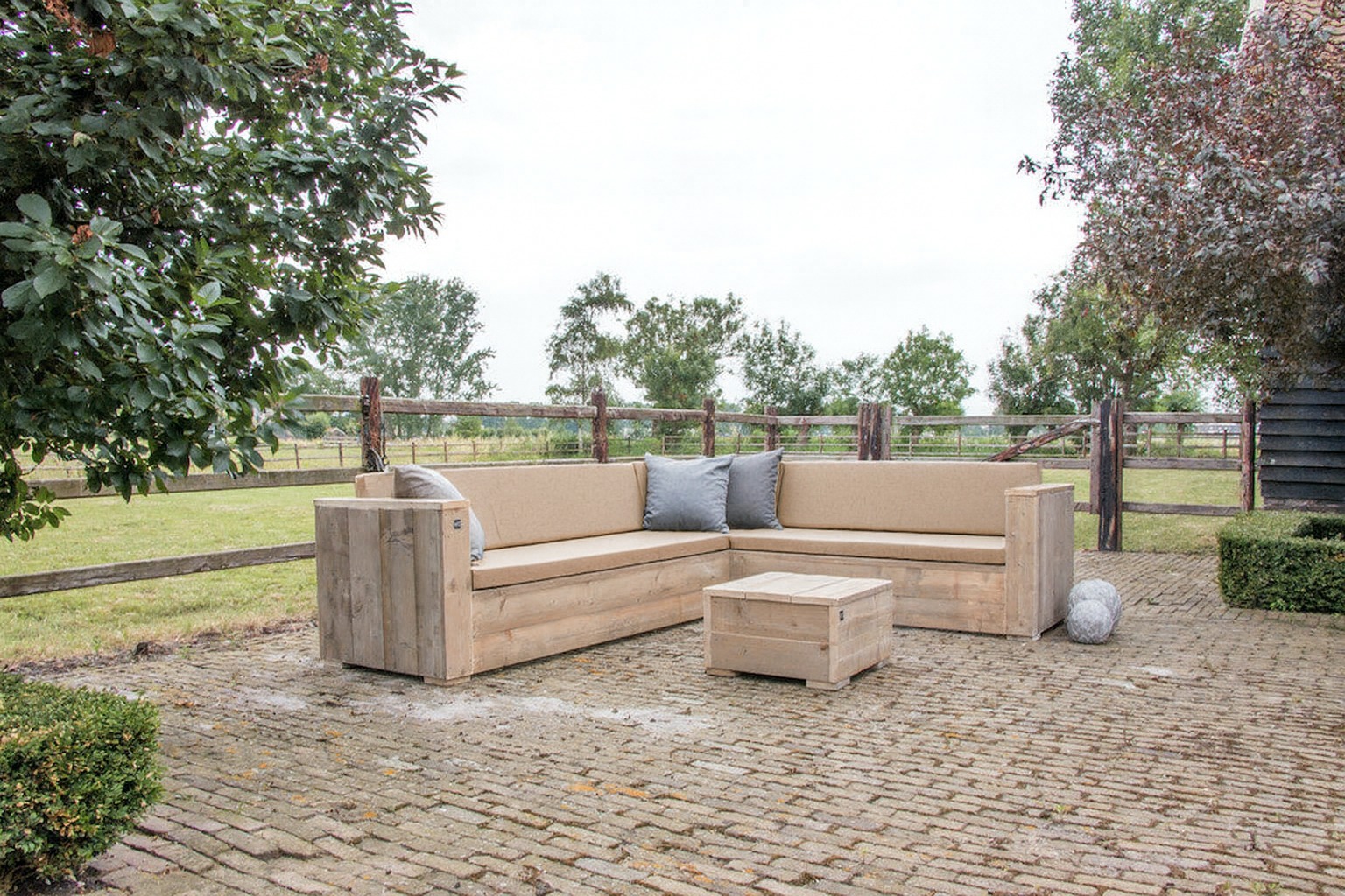 Ecksofa A 300 x B 250 mit kissen Safari